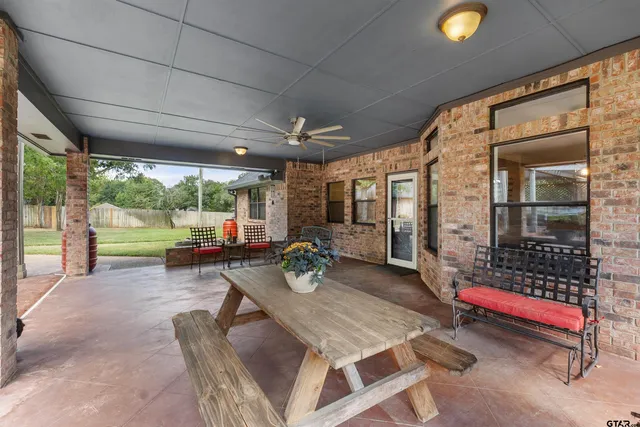 $640,000 | 19422 County Road 1321, Flint, TX 75762