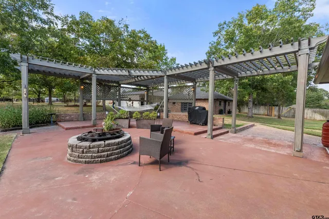 $640,000 | 19422 County Road 1321, Flint, TX 75762