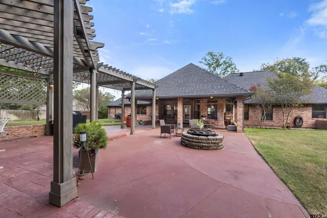 $640,000 | 19422 County Road 1321, Flint, TX 75762