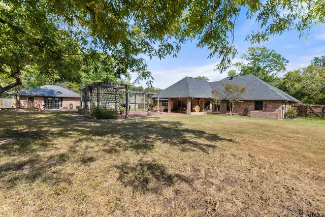 $640,000 | 19422 County Road 1321, Flint, TX 75762