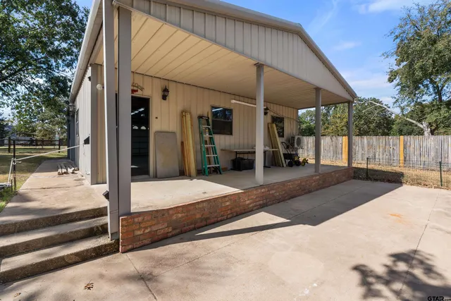 $640,000 | 19422 County Road 1321, Flint, TX 75762