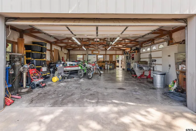 $640,000 | 19422 County Road 1321, Flint, TX 75762