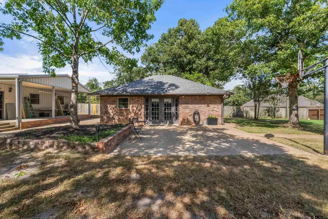 $640,000 | 19422 County Road 1321, Flint, TX 75762
