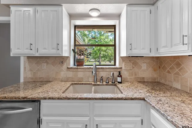 $640,000 | 19422 County Road 1321, Flint, TX 75762