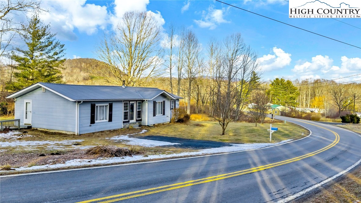 1653 Black Bear Inn Road West Jefferson, NC 28694 - Photo 6 of 31