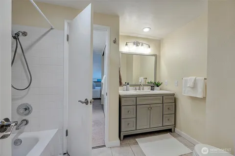 $569,950 | 13872 Northeast 60th Way, Unit 114, Redmond, WA 98052