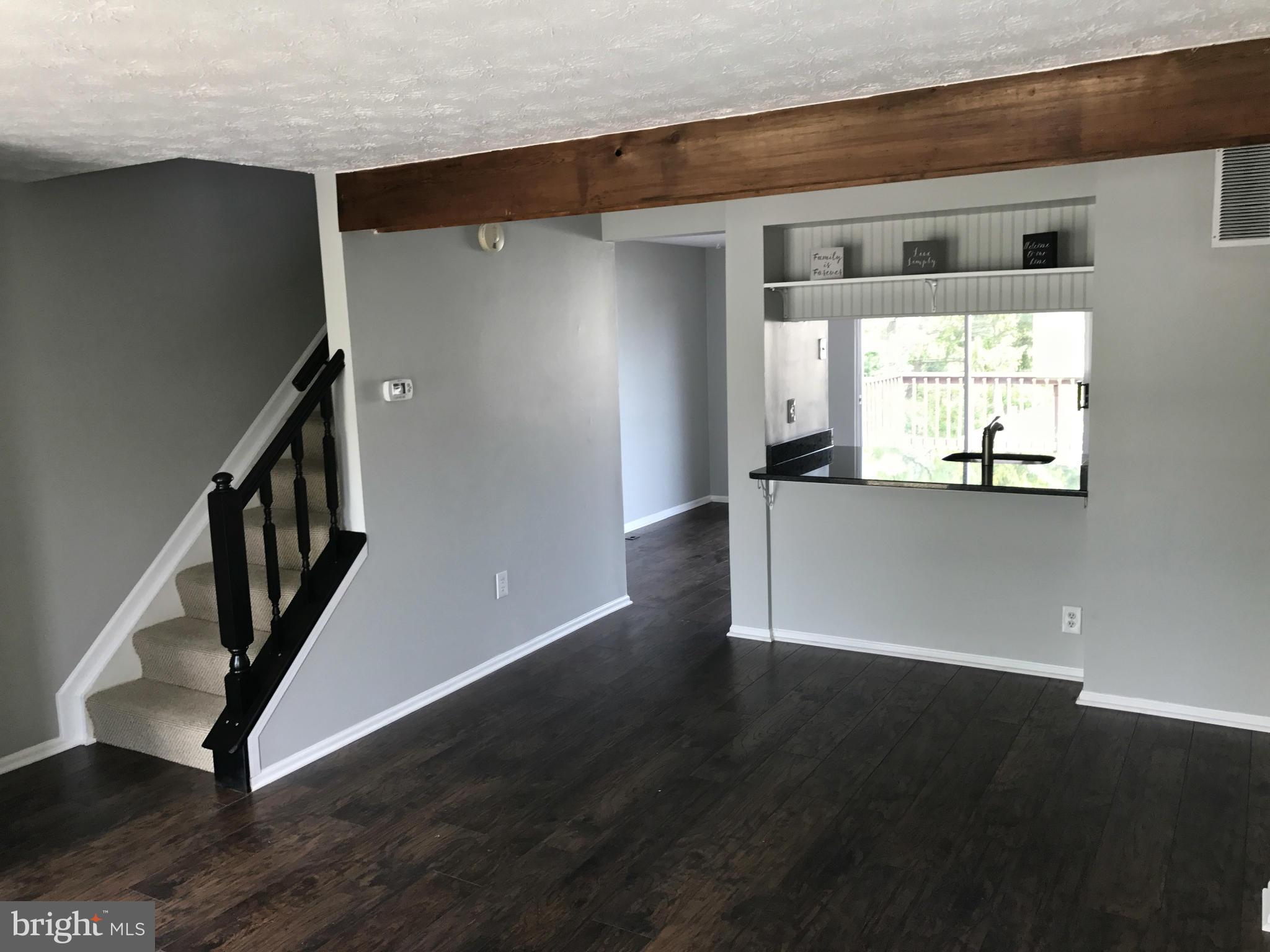 20 Trailwood Road Nottingham, MD 21236 - Photo 4 of 16 Living Room