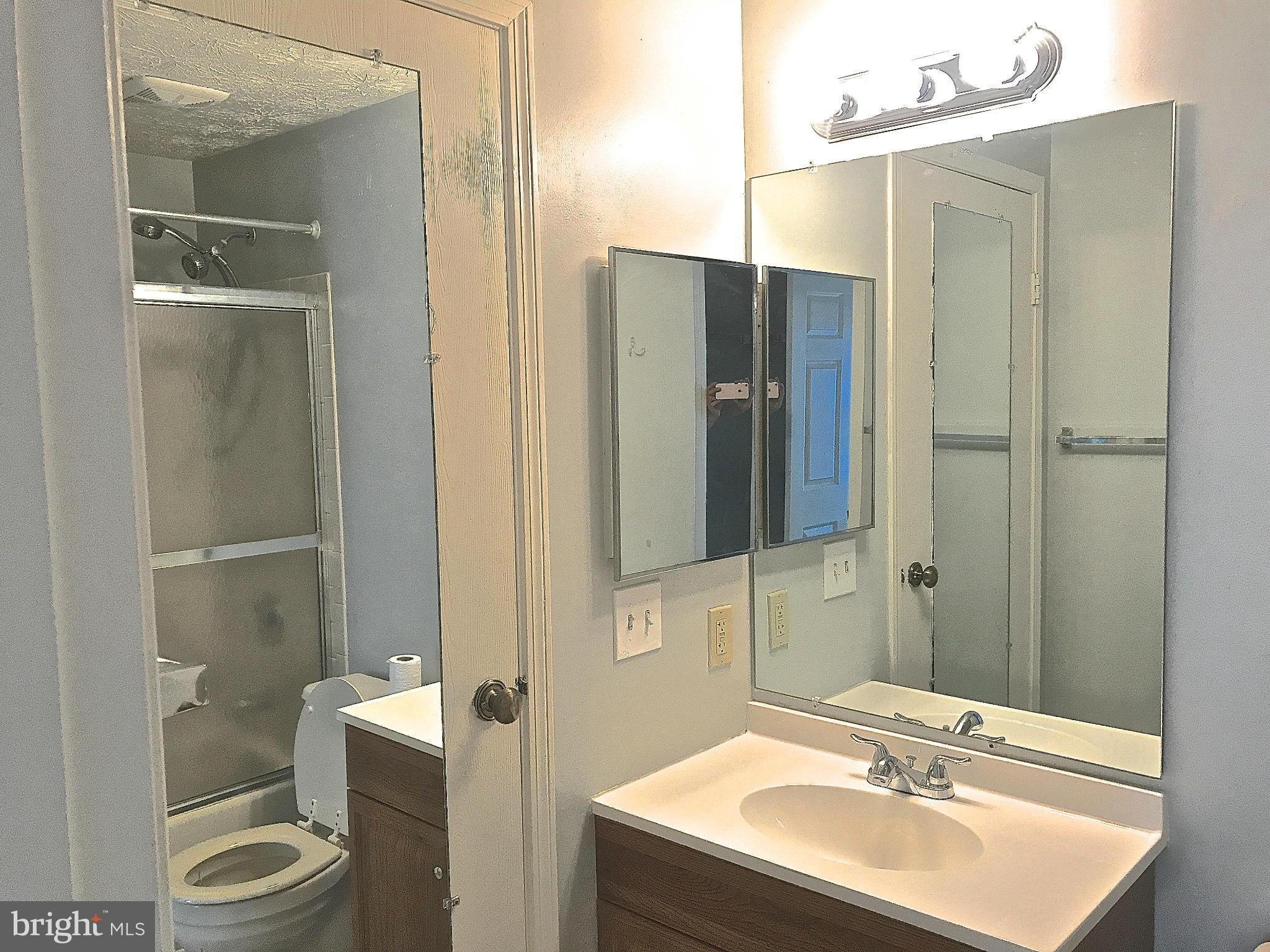 20 Trailwood Road Nottingham, MD 21236 - Photo 8 of 16 Bath (Master)