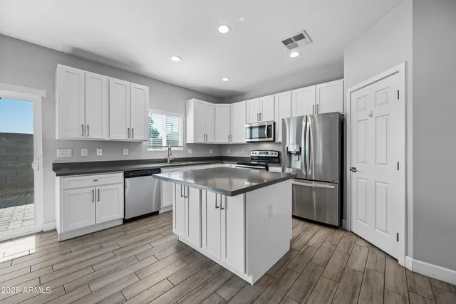 $2,100 | 1013 East Odeum Lane, Phoenix, AZ 85040