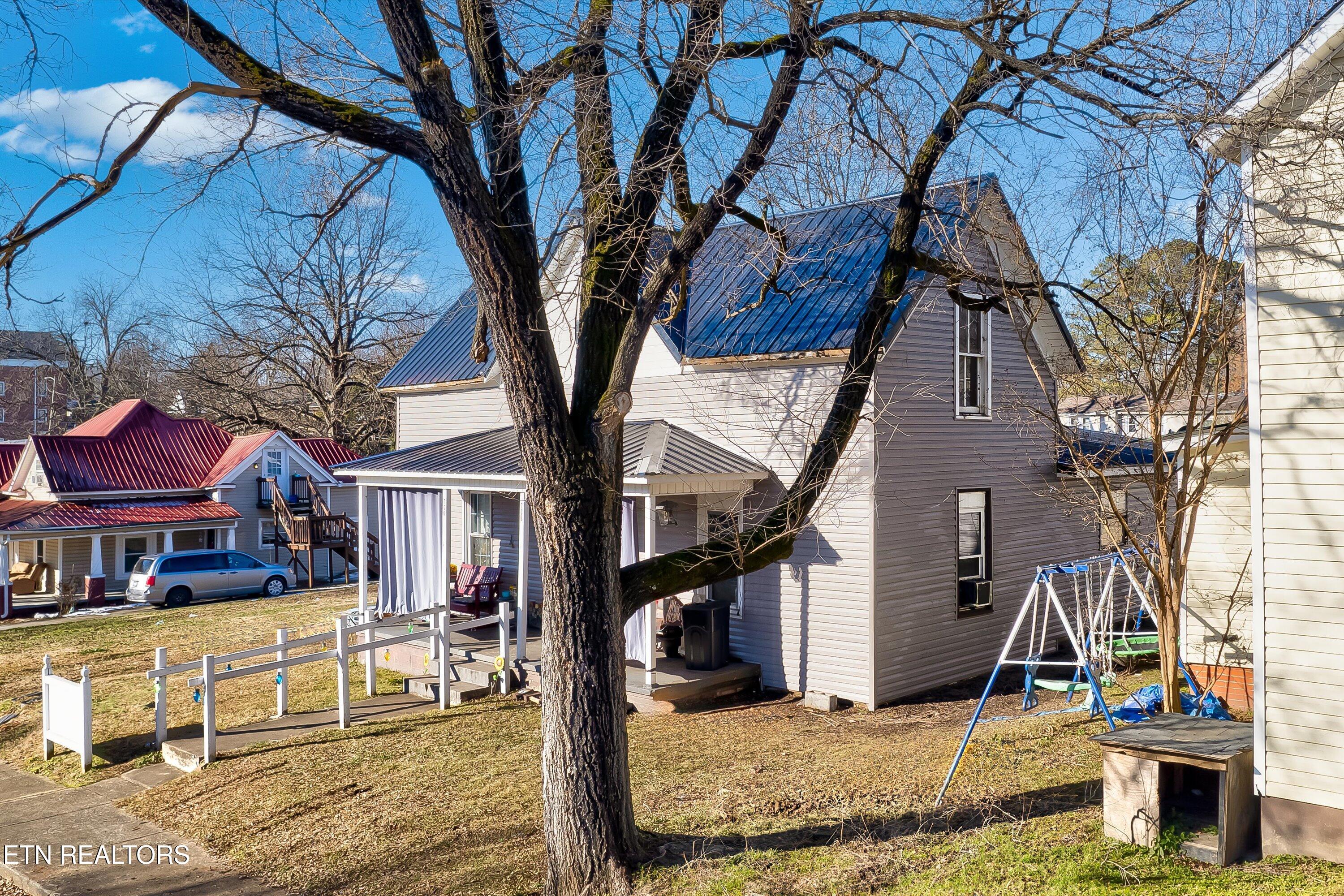 706 Washington Avenue Etowah, TN 37331 - Photo 3 of 7 3-706 Washington Ave-3