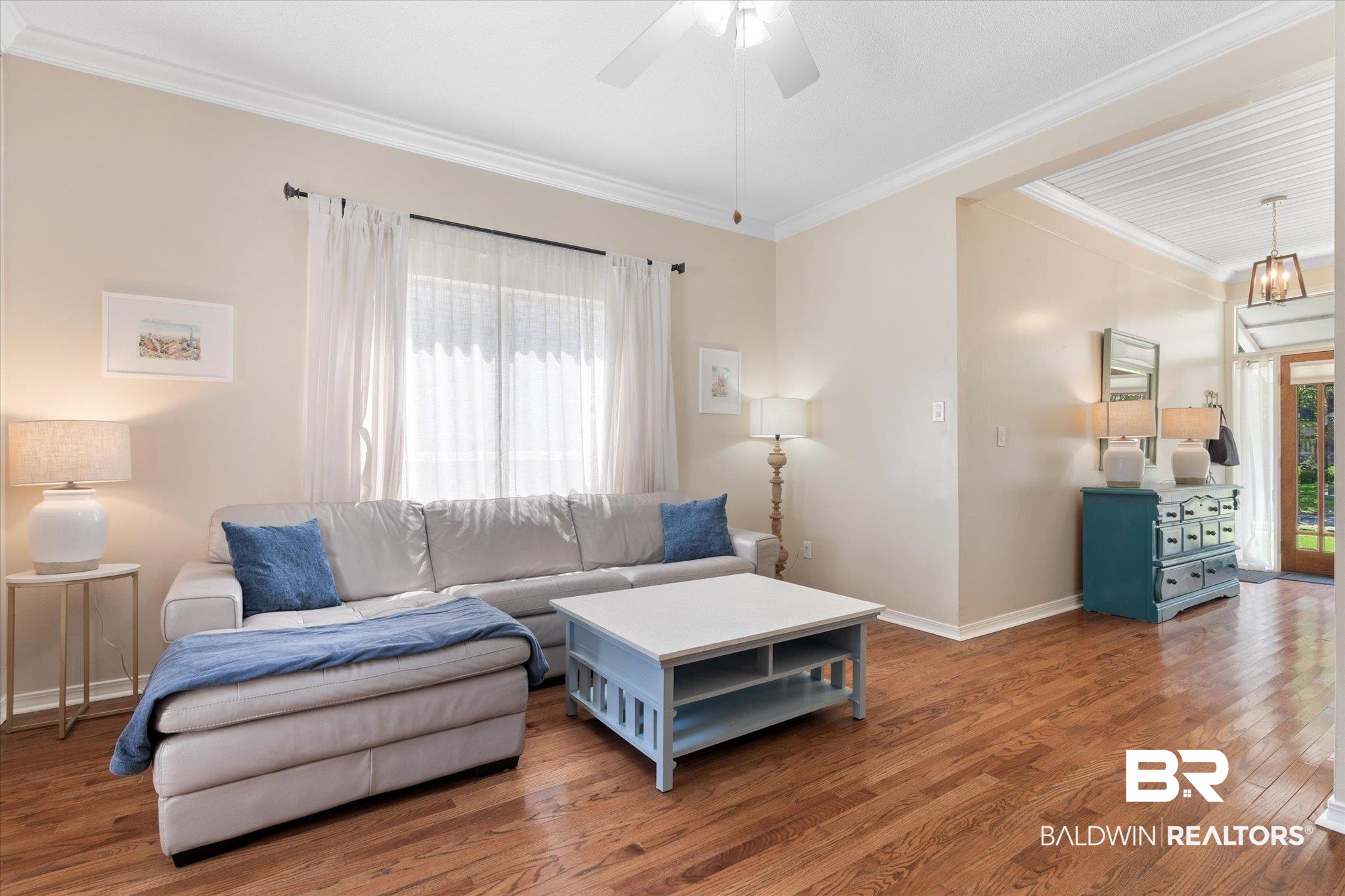 1806 Hunter Avenue Mobile, AL 36606 - Photo 2 of 28 Living Room