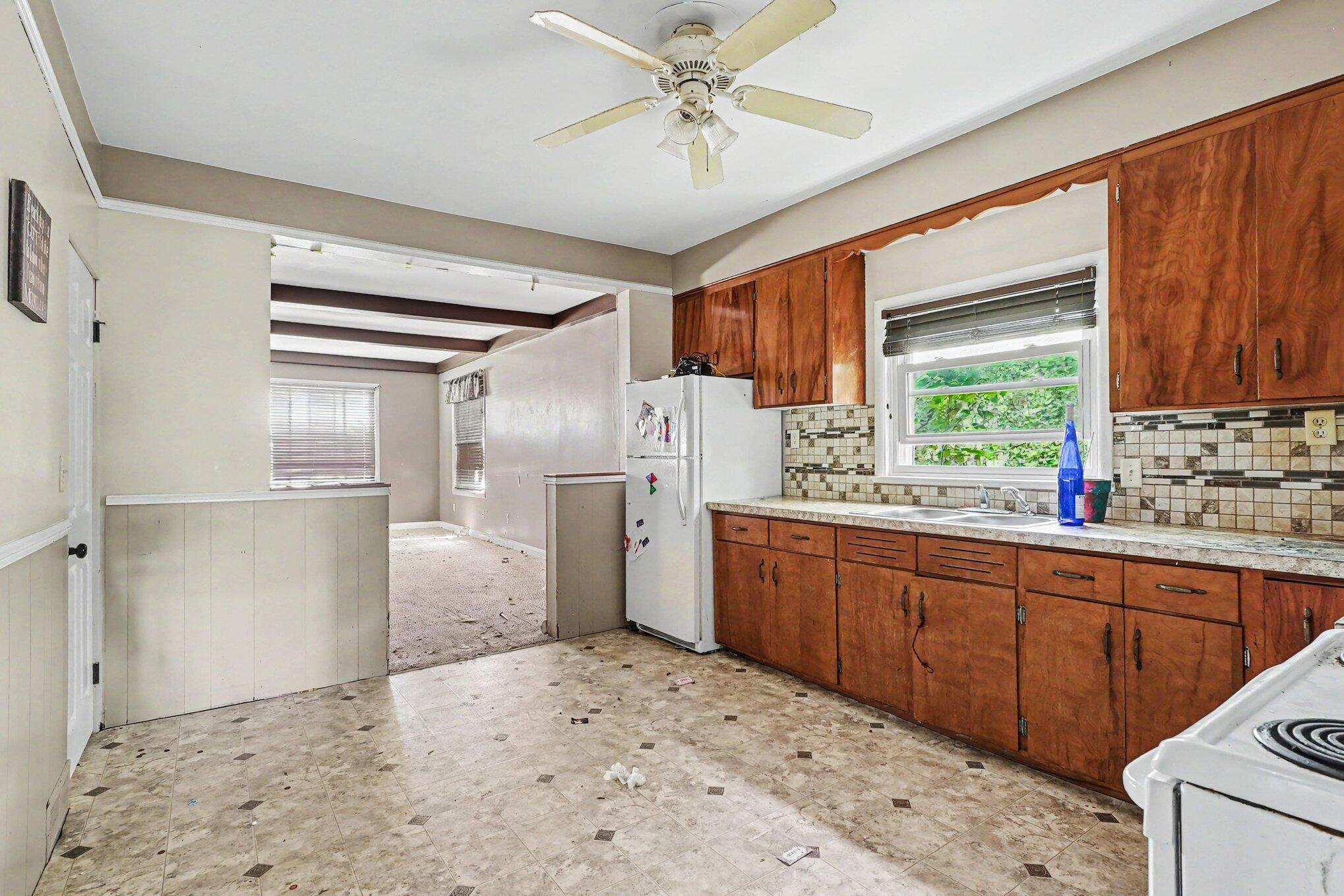 5058 Hess Road Saginaw, MI 48601 - Photo 6 of 16 006_file_8895