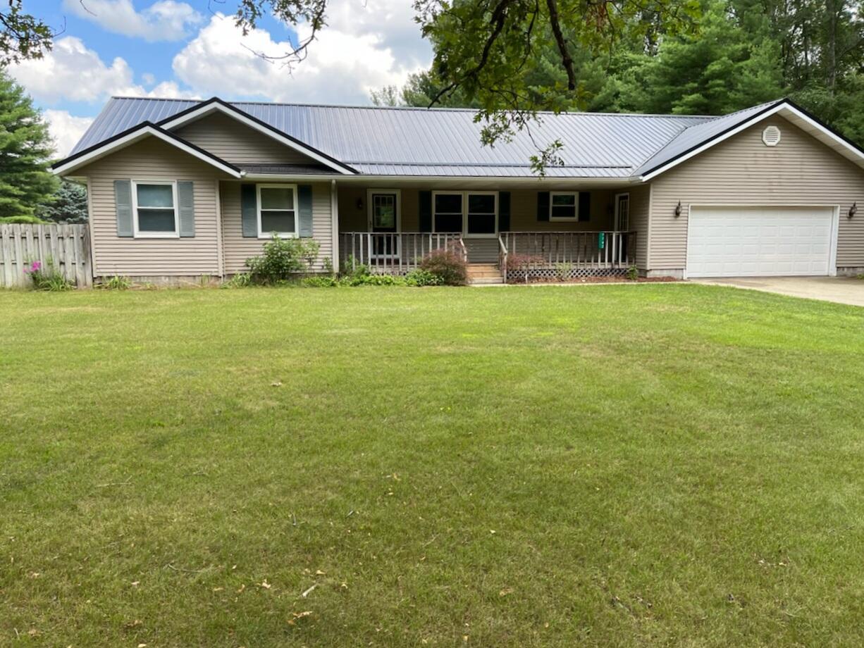 7792 South 80th Avenue Rothbury, MI 49452 - Photo 1 of 23 20220829_134446