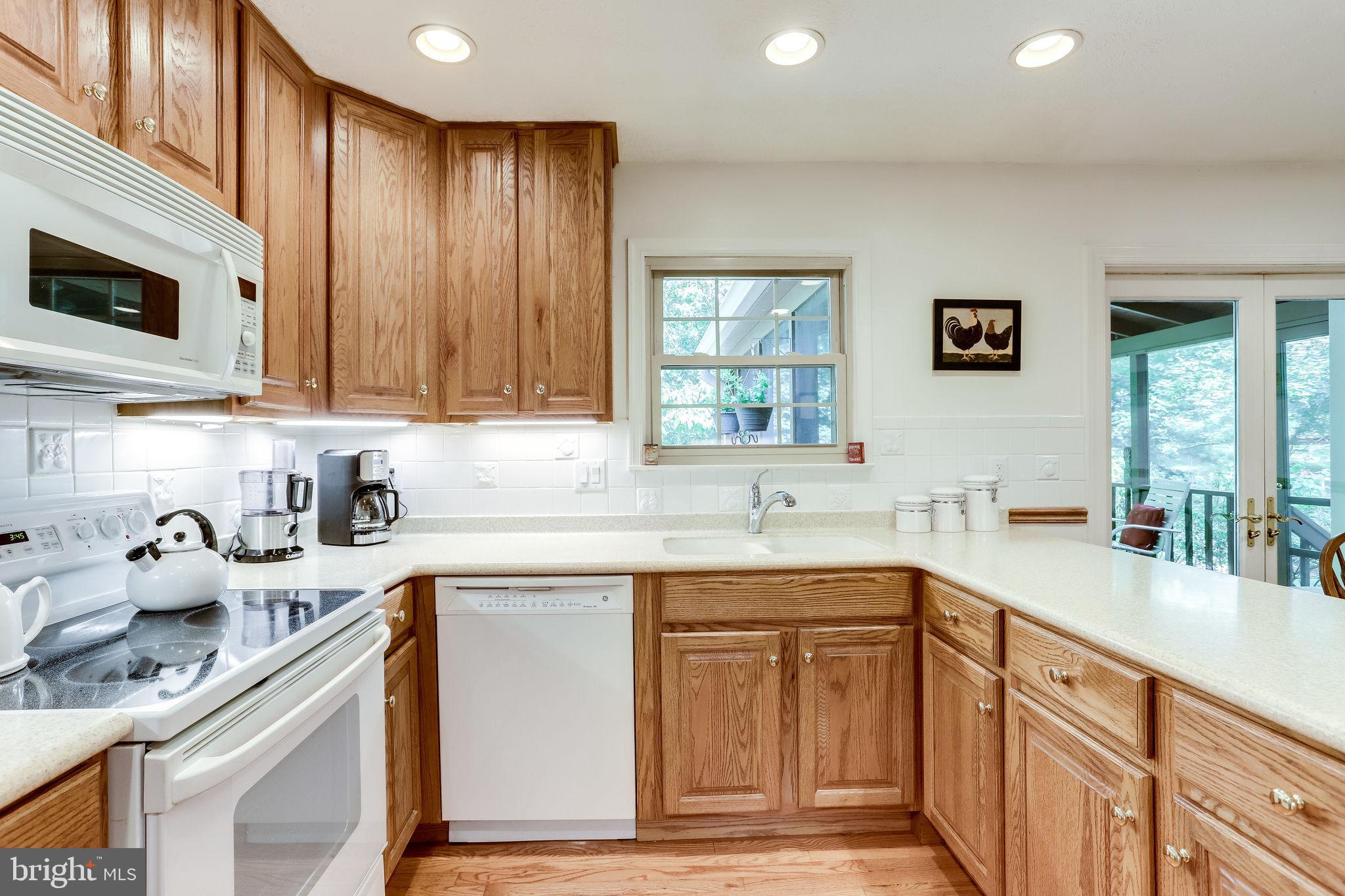 1905 Buckthorn Lane Reston, VA 20191 - Photo 10 of 52 Kitchen with Raised Panel Cabinets