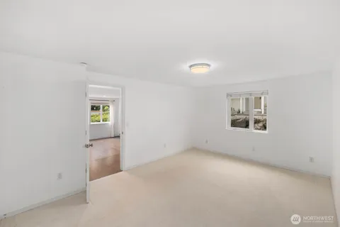 $325,000 | 12716 Northeast 120th Street, Unit H1, Kirkland, WA 98034