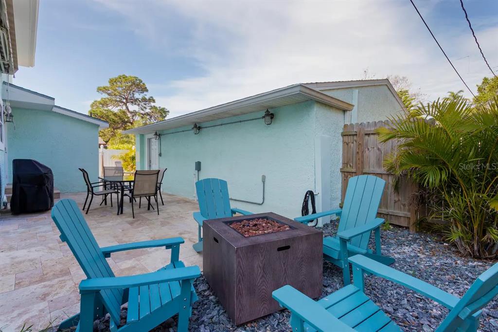 1411 Gray Street South Gulfport, FL 33707 - Photo 22 of 25 a view of a dining room with furniture and a potted plant