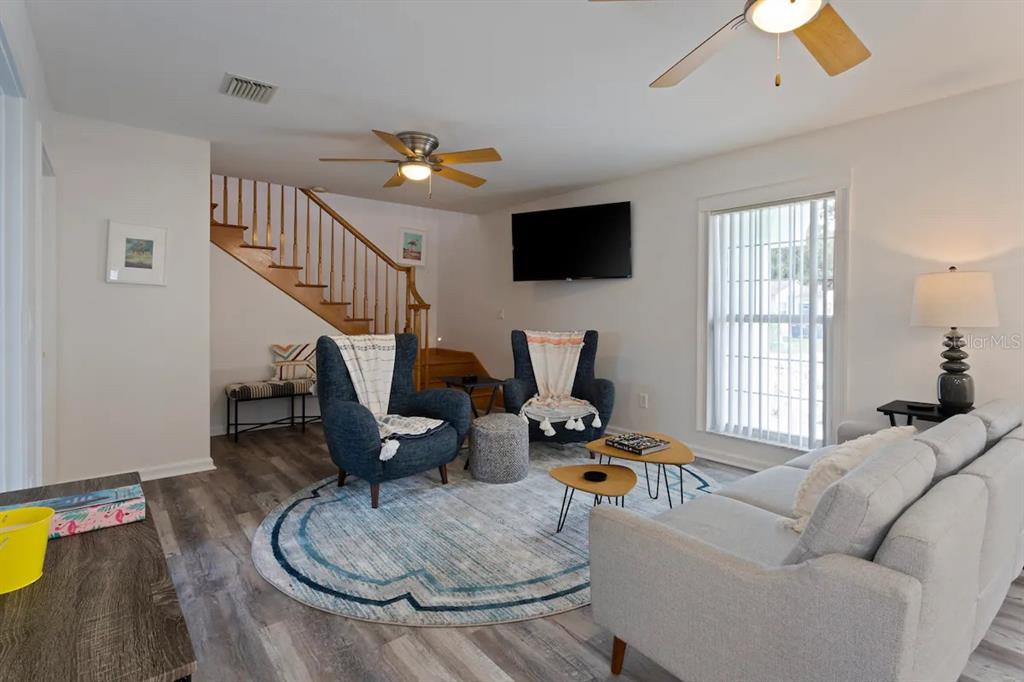 1411 Gray Street South Gulfport, FL 33707 - Photo 4 of 25 a living room with furniture flat screen tv and a large window
