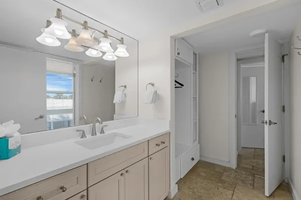 $1,075,000 | 4402 Marina Villa Drive, Duck Key, FL 33050