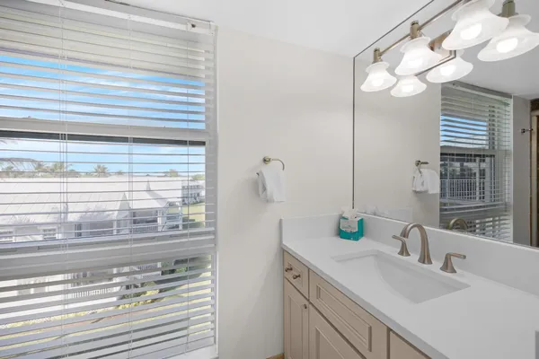 $1,075,000 | 4402 Marina Villa Drive, Duck Key, FL 33050