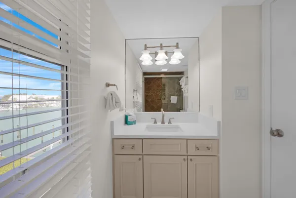 $1,075,000 | 4402 Marina Villa Drive, Duck Key, FL 33050