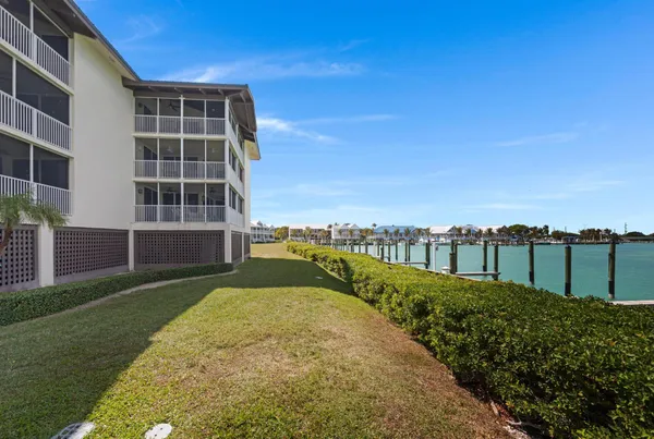 $1,075,000 | 4402 Marina Villa Drive, Duck Key, FL 33050