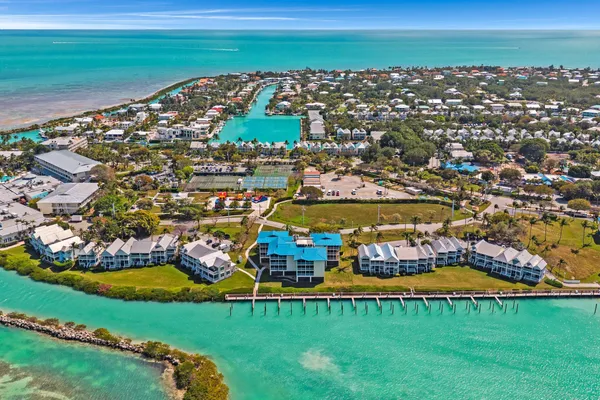 $1,075,000 | 4402 Marina Villa Drive, Duck Key, FL 33050