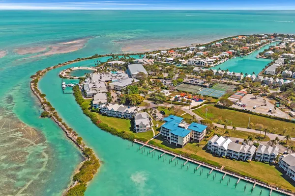 $1,075,000 | 4402 Marina Villa Drive, Duck Key, FL 33050
