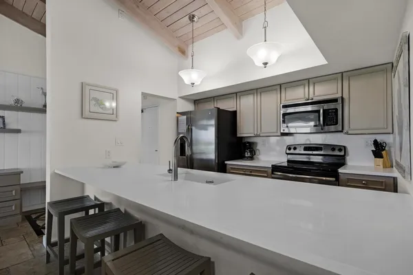 $1,075,000 | 4402 Marina Villa Drive, Duck Key, FL 33050