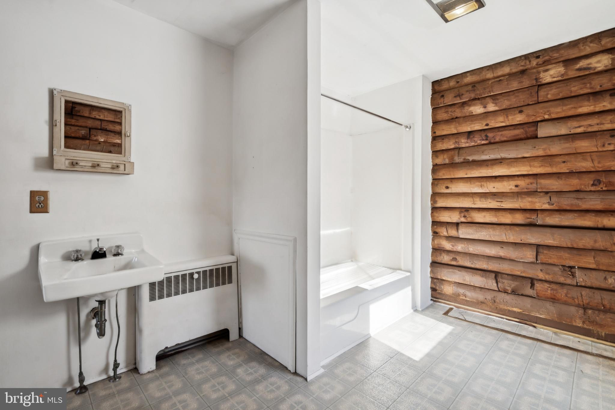 85 Quinton Alloway Road Salem, NJ 08079 - Photo 21 of 24 Full Bath in separate living suite