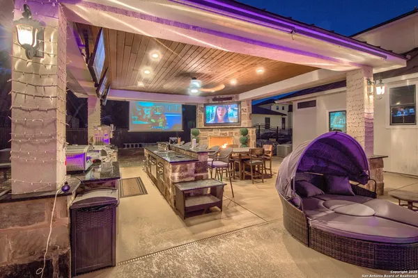 $2,699,700 | 9811 Klein Court, New Braunfels, TX 78132