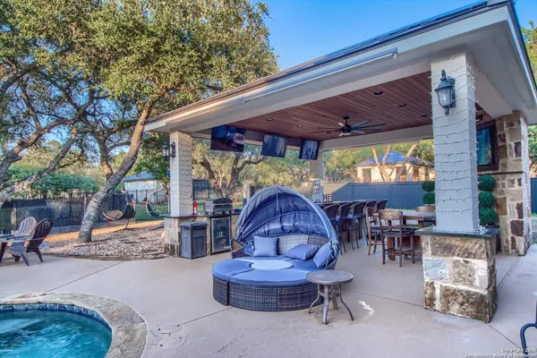 $2,699,700 | 9811 Klein Court, New Braunfels, TX 78132