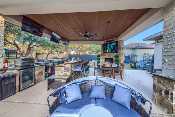 $2,699,700 | 9811 Klein Court, New Braunfels, TX 78132