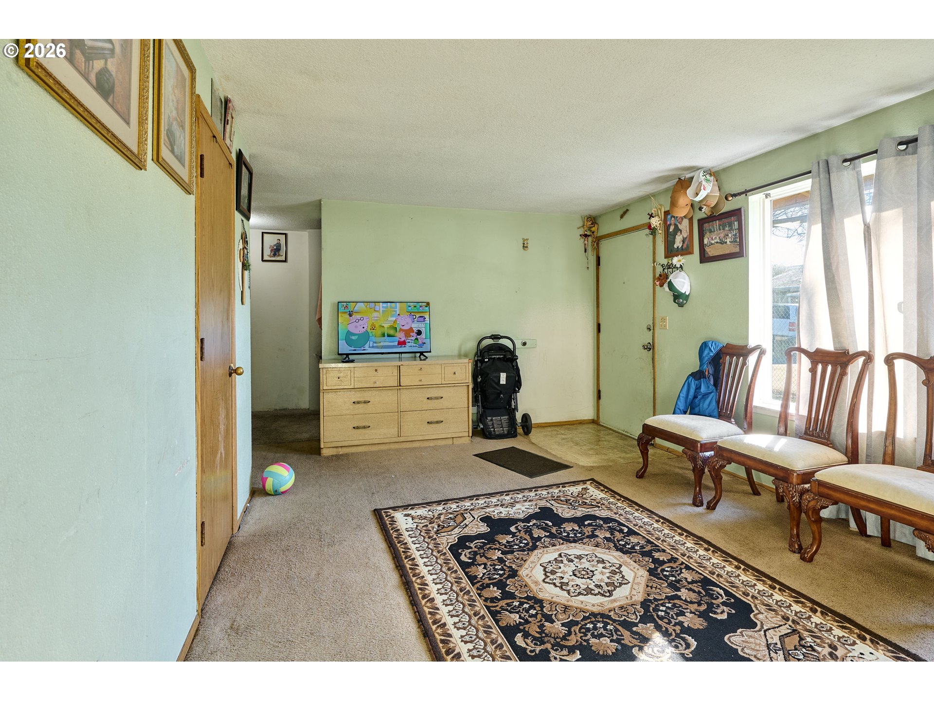880 North Pershing Street Mount Angel, OR 97362 - Photo 6 of 30 a living room with furniture and a rug