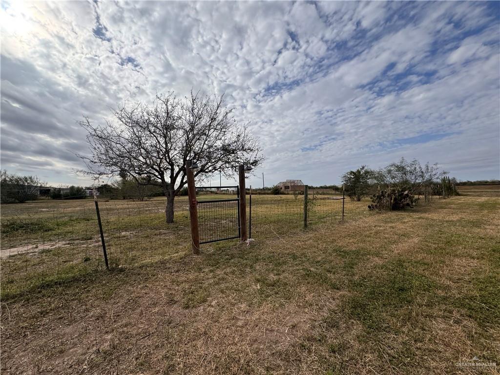 23611 Goldwing Way Edcouch, TX 78538 - Photo 23 of 26 a view of backyard with green space