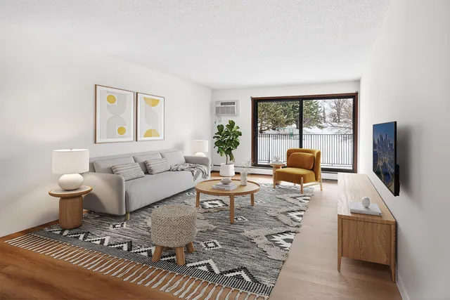 $164,000 | 1903 Silver Bell Road, Unit 121, Eagan, MN 55122