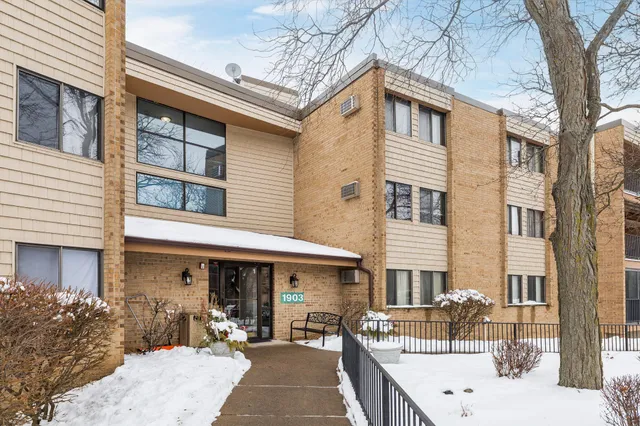 $164,000 | 1903 Silver Bell Road, Unit 121, Eagan, MN 55122