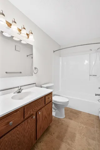 $164,000 | 1903 Silver Bell Road, Unit 121, Eagan, MN 55122