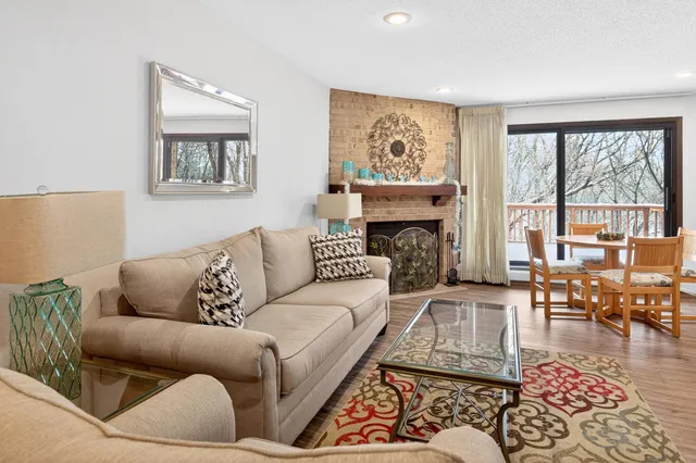 $164,000 | 1903 Silver Bell Road, Unit 121, Eagan, MN 55122