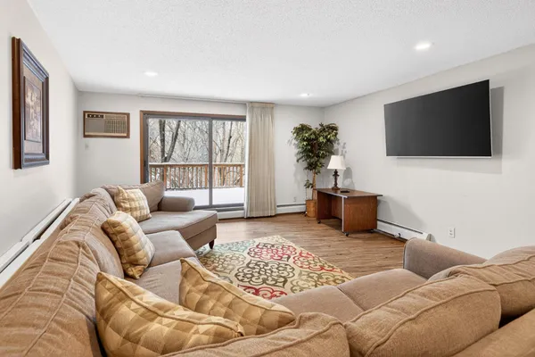 $164,000 | 1903 Silver Bell Road, Unit 121, Eagan, MN 55122