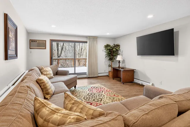 $164,000 | 1903 Silver Bell Road, Unit 121, Eagan, MN 55122