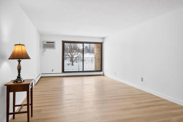 $164,000 | 1903 Silver Bell Road, Unit 121, Eagan, MN 55122