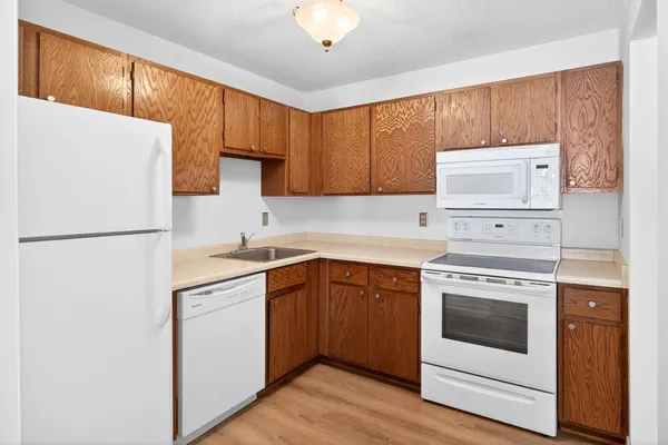 $164,000 | 1903 Silver Bell Road, Unit 121, Eagan, MN 55122