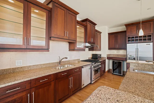 $875,000 | 1313 North Franklin Place, Unit 504, Milwaukee, WI 53202