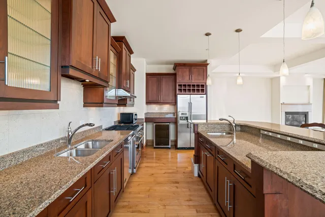 $875,000 | 1313 North Franklin Place, Unit 504, Milwaukee, WI 53202