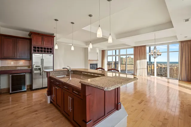 $875,000 | 1313 North Franklin Place, Unit 504, Milwaukee, WI 53202