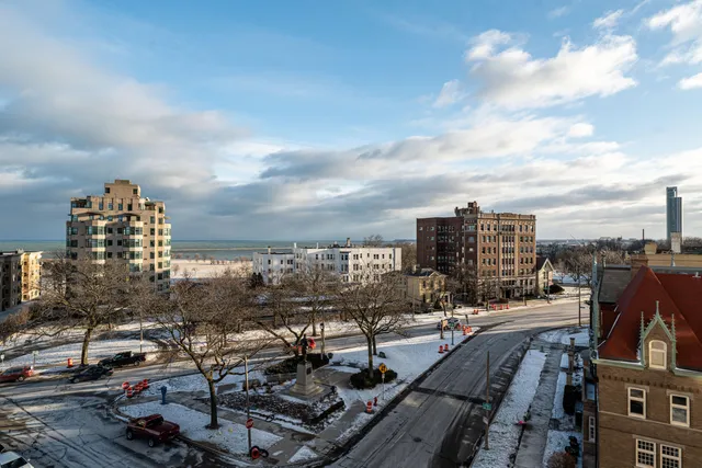$875,000 | 1313 North Franklin Place, Unit 504, Milwaukee, WI 53202