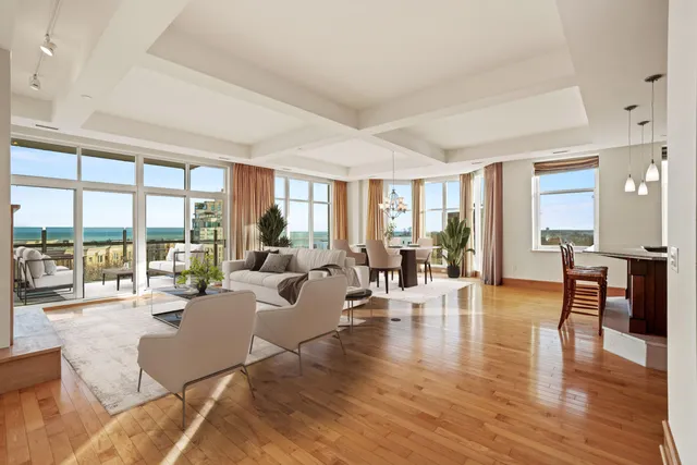 $875,000 | 1313 North Franklin Place, Unit 504, Milwaukee, WI 53202