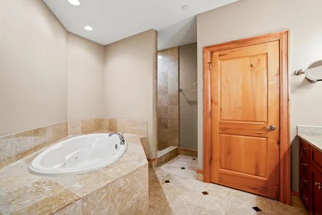 $875,000 | 1313 North Franklin Place, Unit 504, Milwaukee, WI 53202