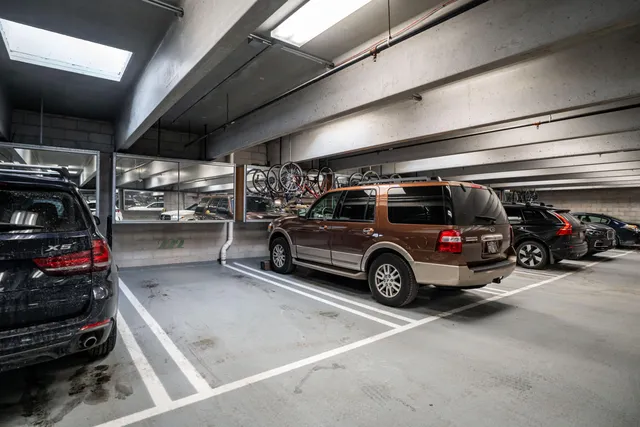 $875,000 | 1313 North Franklin Place, Unit 504, Milwaukee, WI 53202