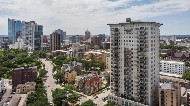 $875,000 | 1313 North Franklin Place, Unit 504, Milwaukee, WI 53202